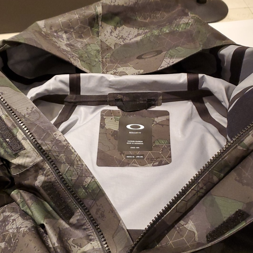 SOLD! Oakley NWT Shell Jacket 10K/ 2L Anorak - Picture 10 of 13